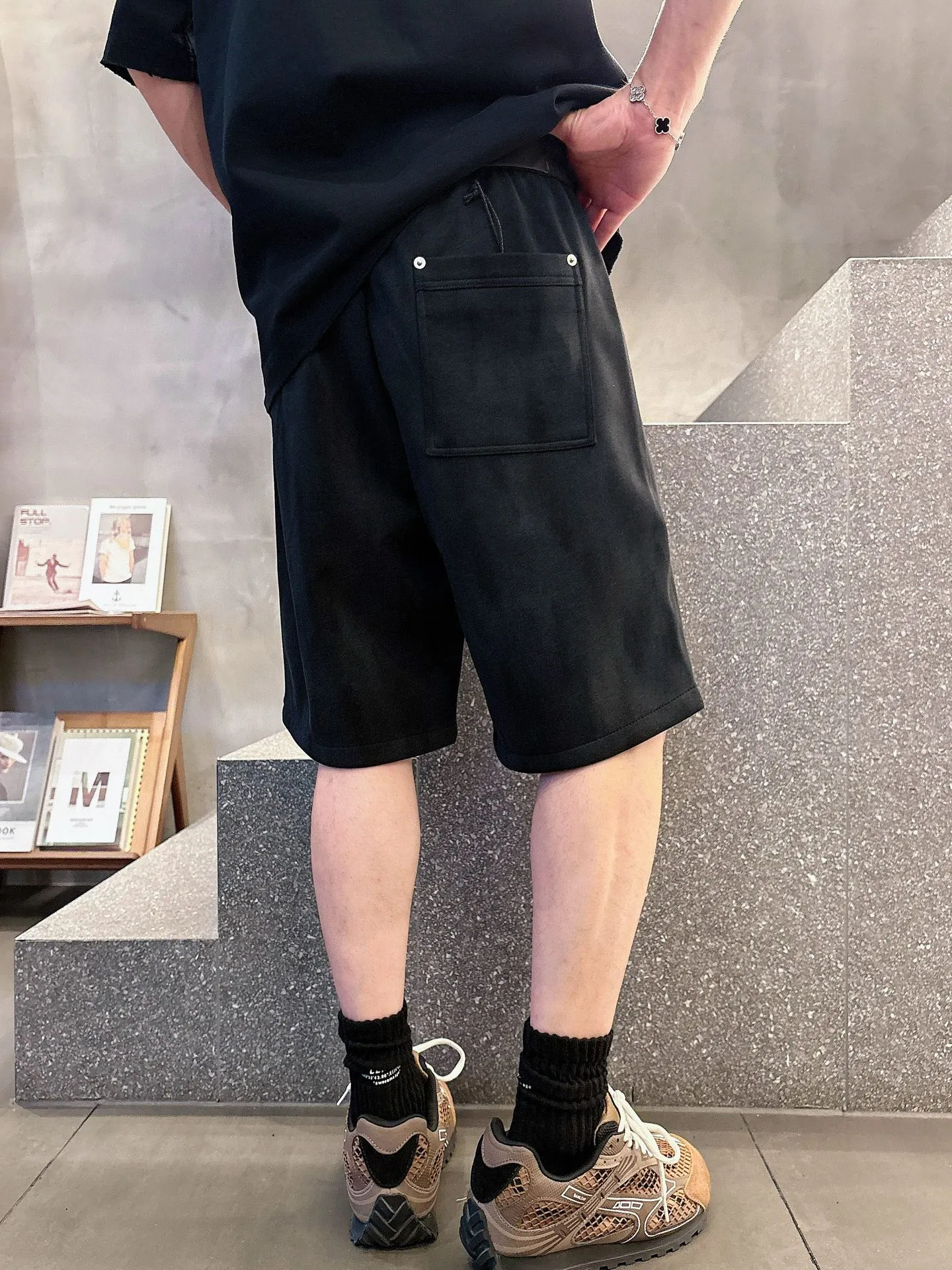Balenciaga's three-standard complete 2026 summer New Arrival men's casual shorts, advanced custom-made Breathable fabric, Breathable fabric, extremely stretchy and comfortable, impeccable details, top-grade accessories, original logo design concept, delicate and soft feel! The upper body fit is awesome! Size: M-XXXL Please state your height and weight when ordering